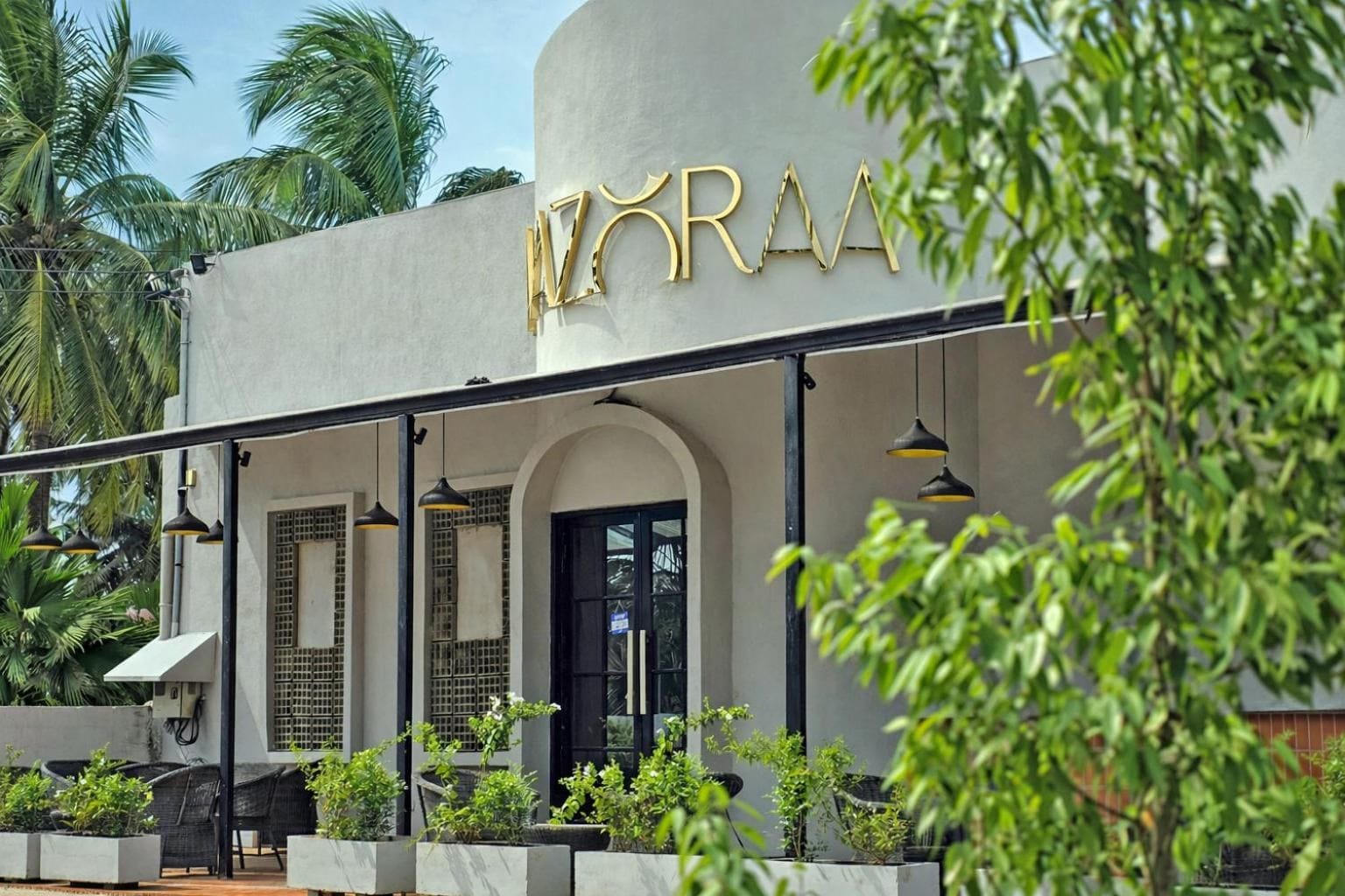 Entrance of Yaazoraa hotel on the New Kandy Road, Anuradhapura
