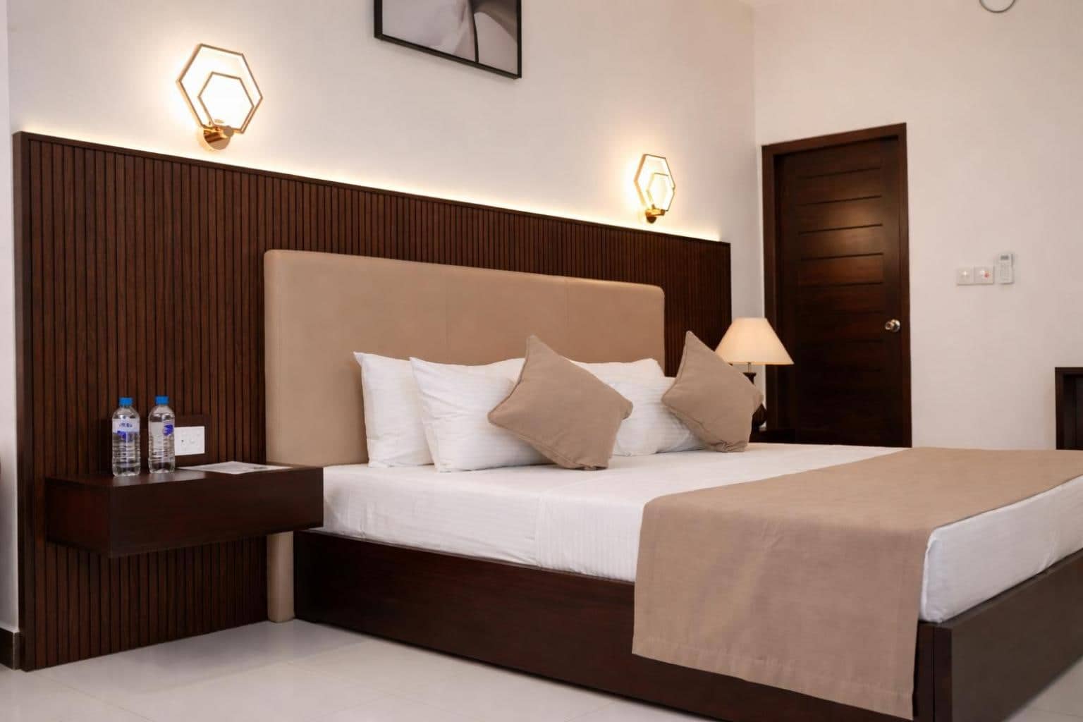 Double room with a queen bed at Yaazoraa hotel in Anuradhapura